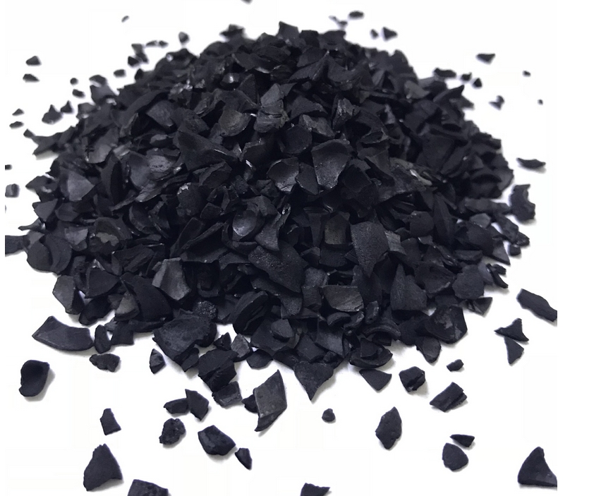 椰壳活性炭的孔径分布对其吸附性能有何影响？